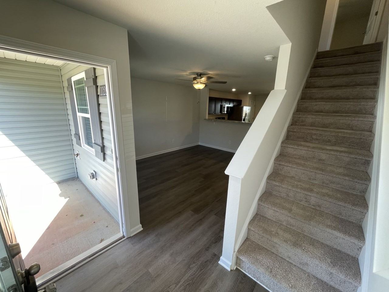 1028 Peony Ln - Photo 3 of 15