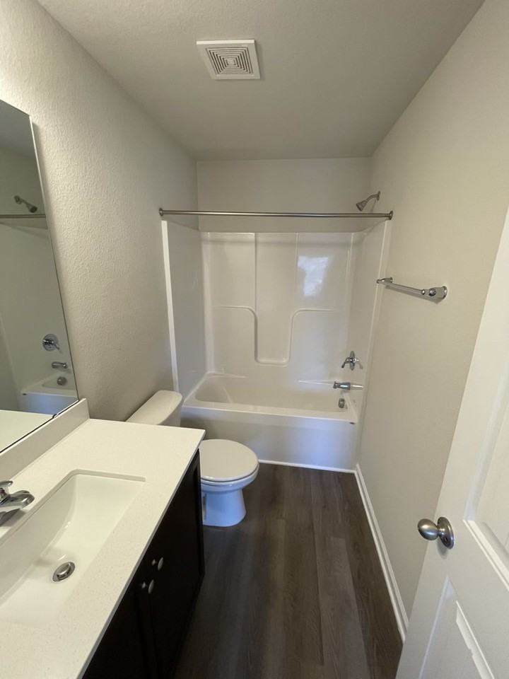 1028 Peony Ln - Photo 7 of 15