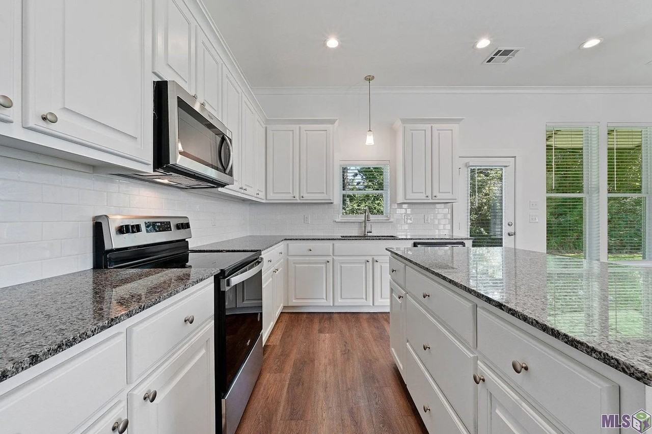 601 Lake Shelf Dr - Photo 2 of 13