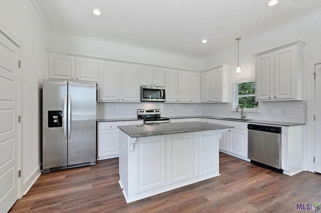 601 Lake Shelf Dr - Photo 3 of 13