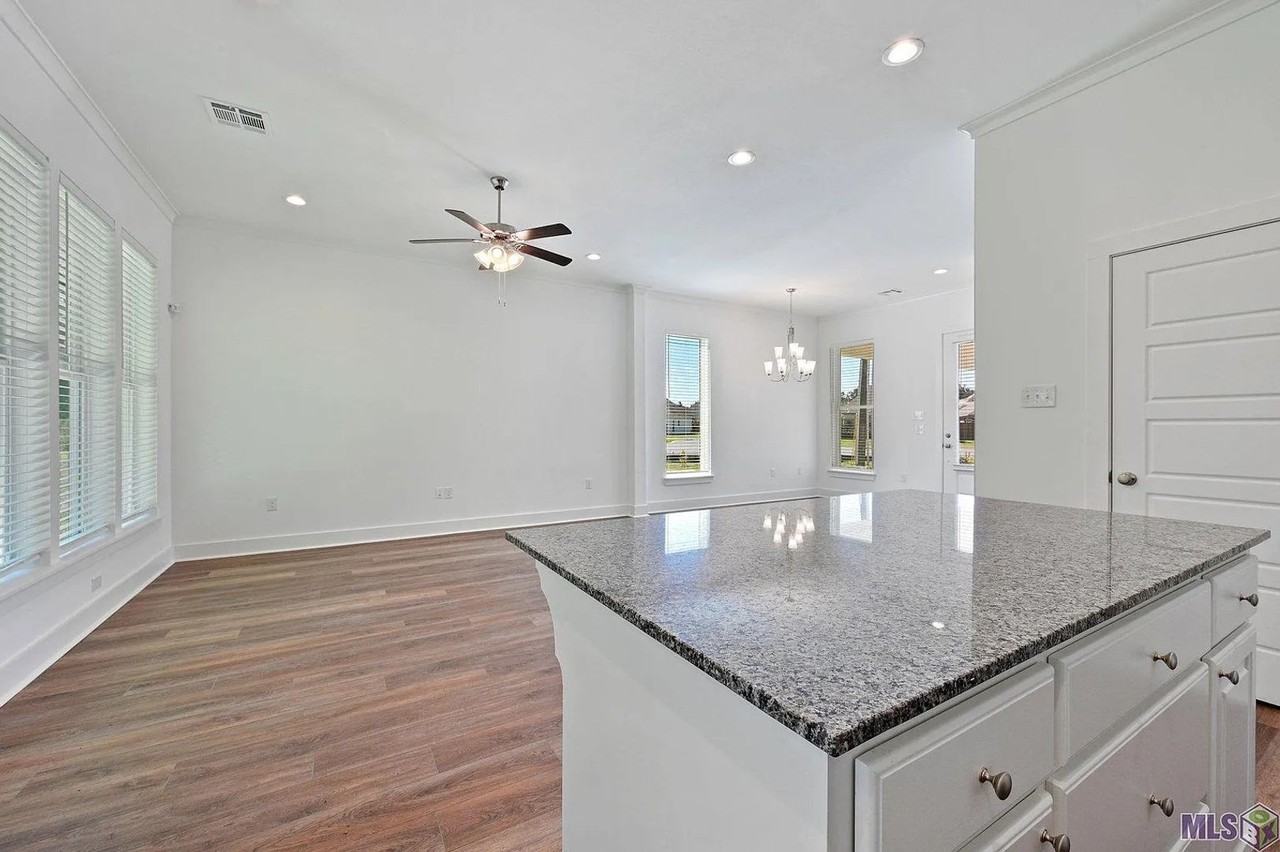 601 Lake Shelf Dr - Photo 5 of 13