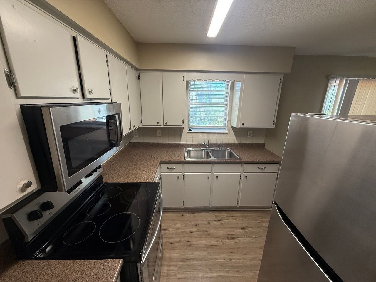 7726 E 103rd Ter - Photo 3 of 6