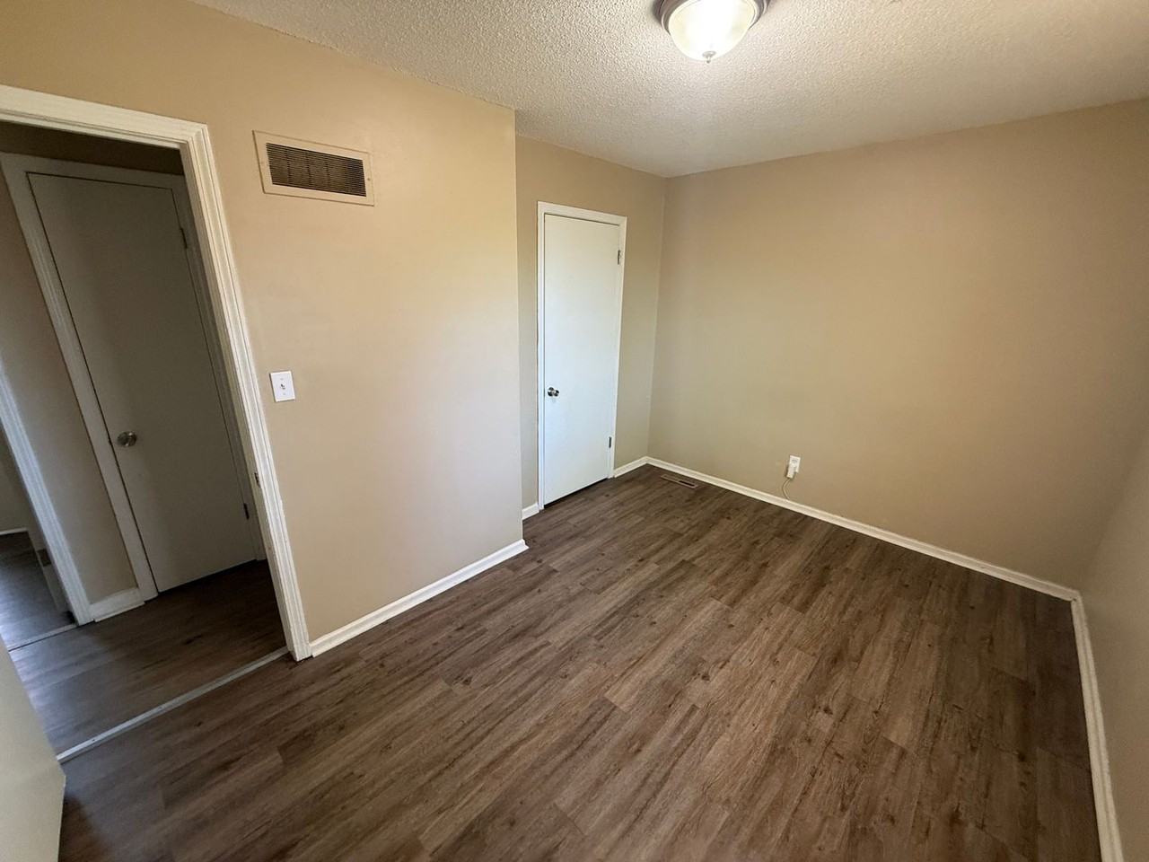 7726 E 103rd Ter - Photo 4 of 6