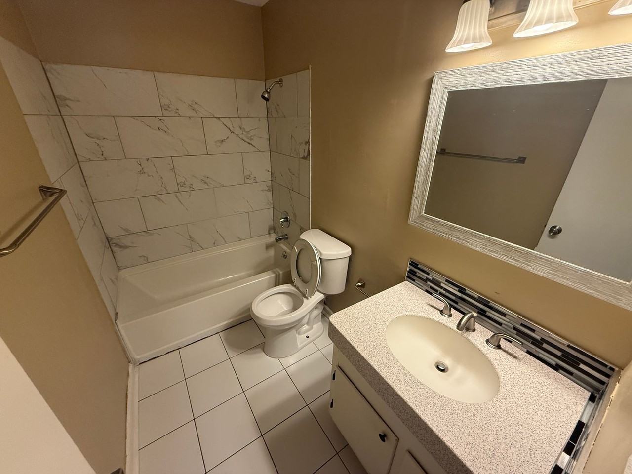 7726 E 103rd Ter - Photo 5 of 6