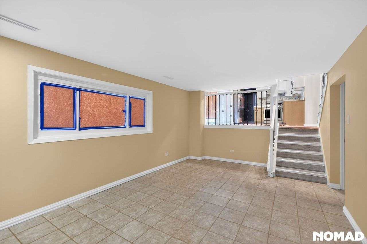 479 164th St - Photo 4 of 19