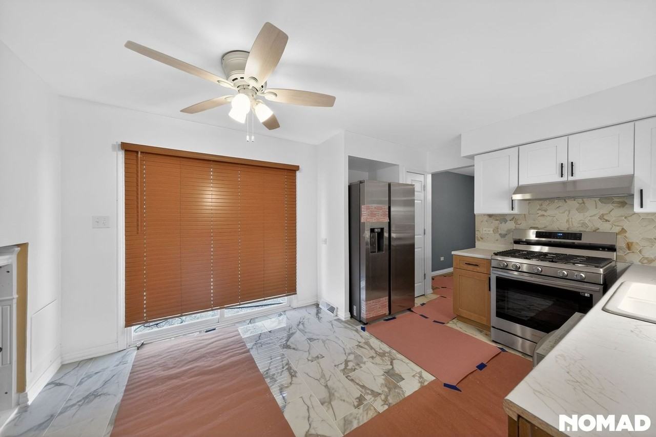 479 164th St - Photo 5 of 19