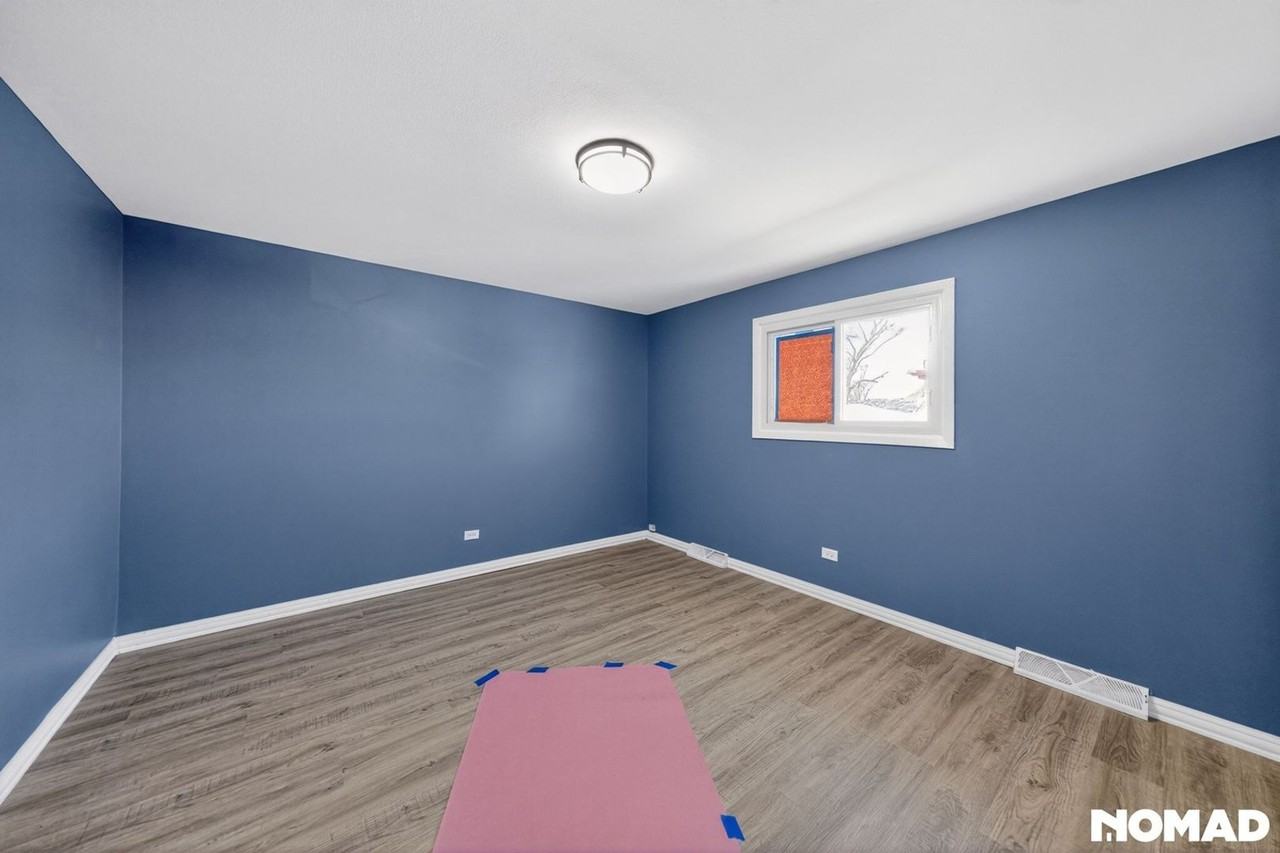 479 164th St - Photo 6 of 19