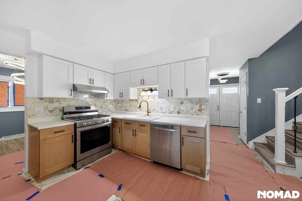 479 164th St - Photo 7 of 19