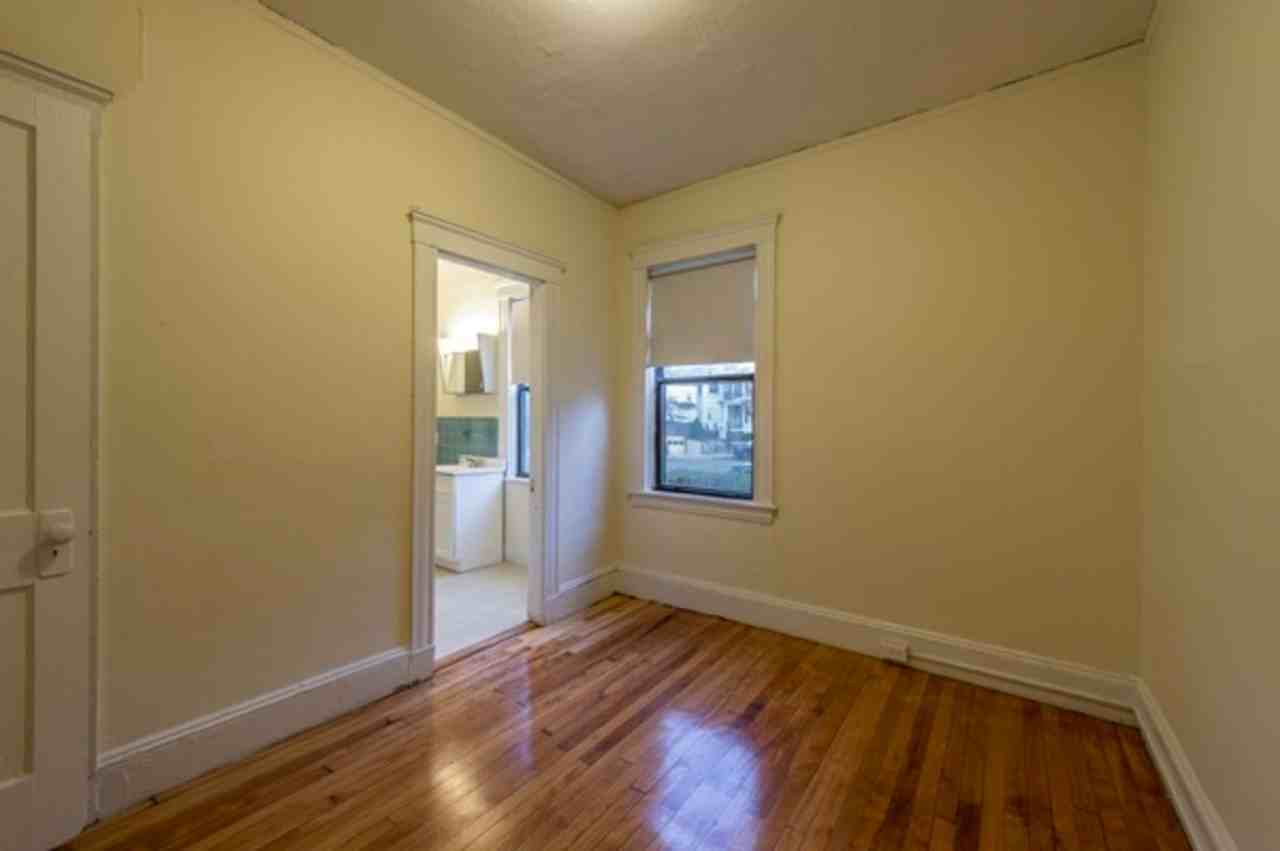 18 Hamilton Rd - Photo 7 of 22