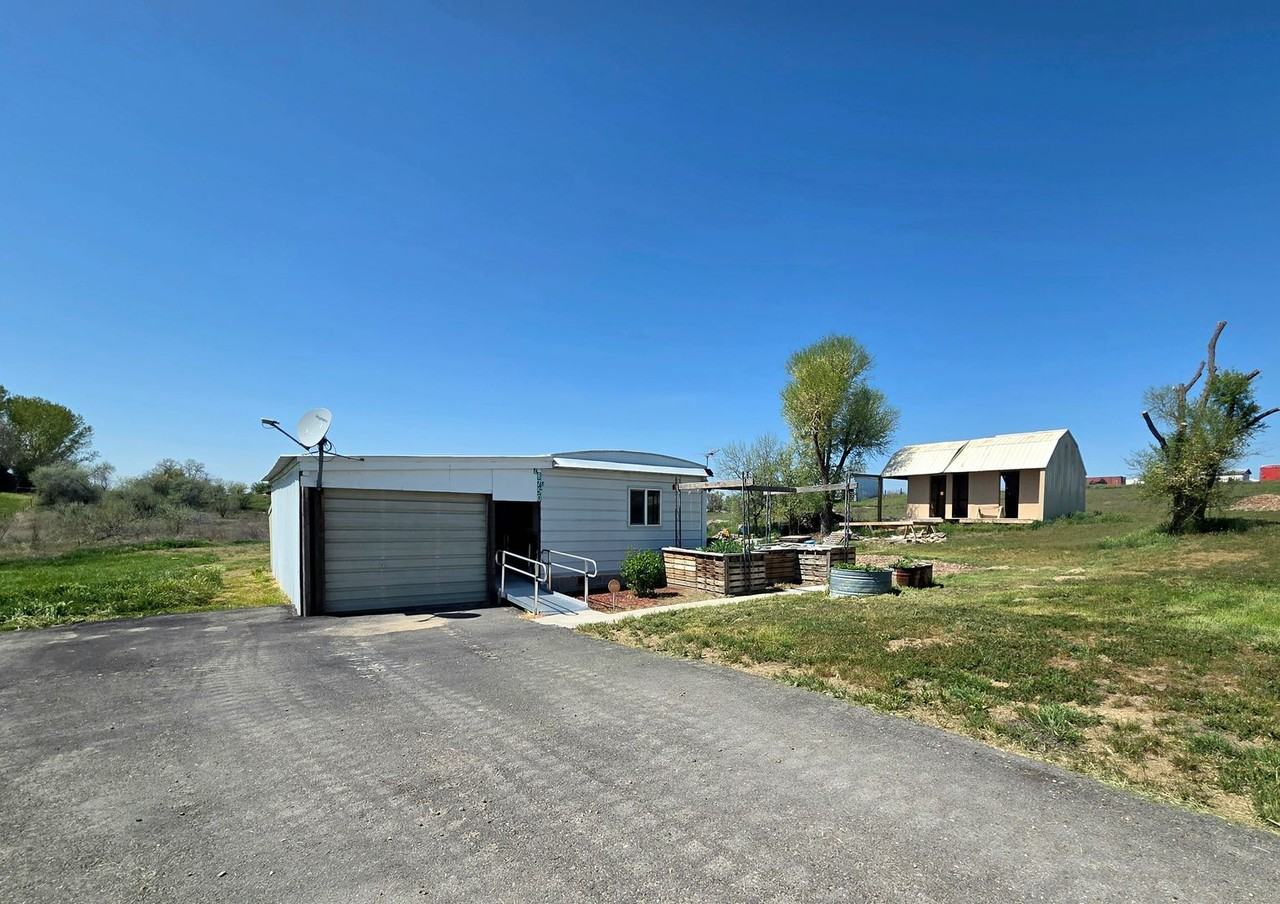 28750 Rocky Rd - Photo 2 of 20