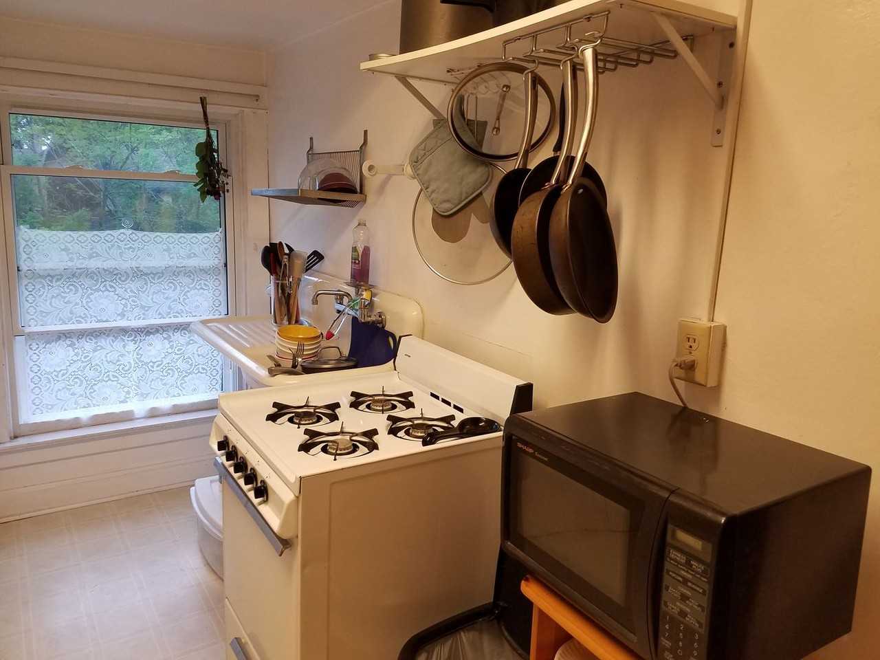 1259 Spaight St - Photo 3 of 12