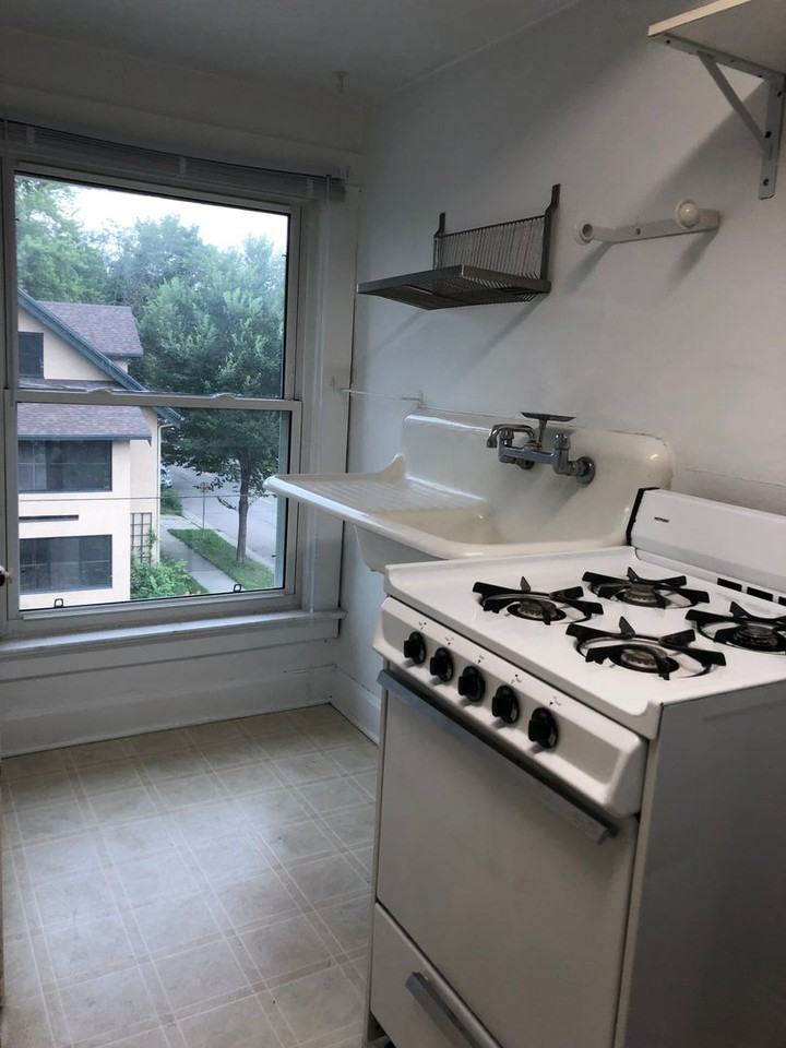 1259 Spaight St - Photo 5 of 12