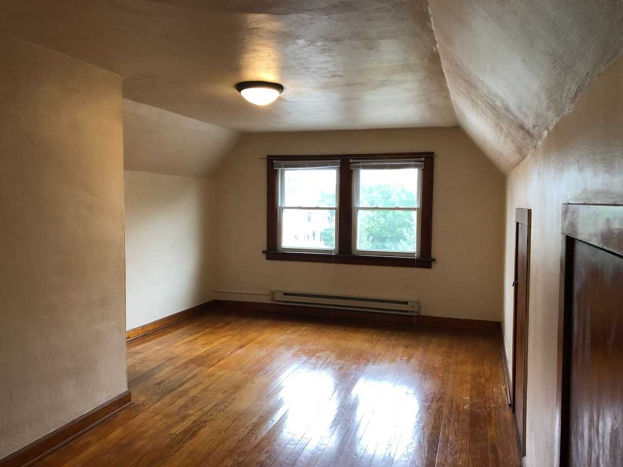 1259 Spaight St - Photo 6 of 12