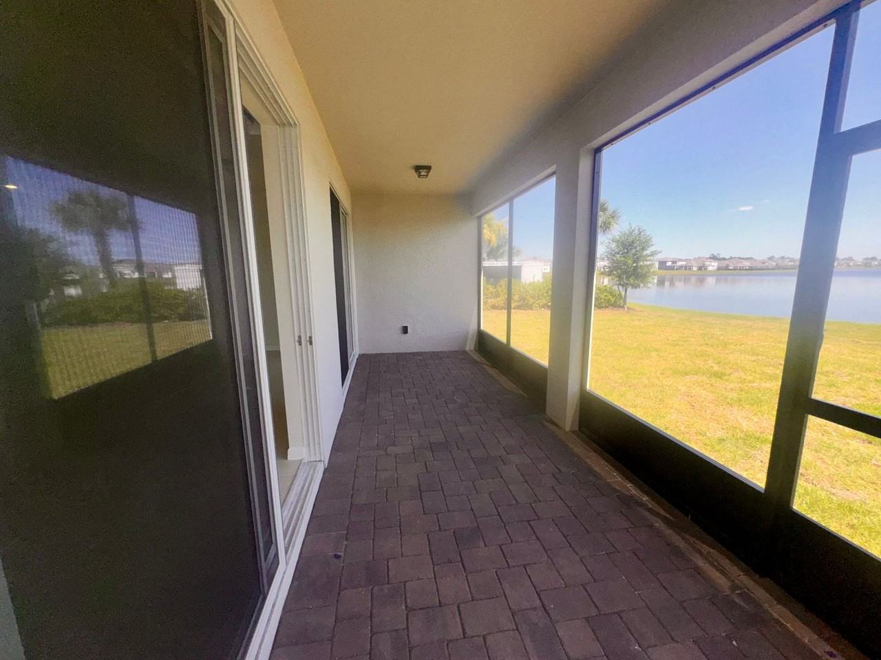 3099 Springbank Dr - Photo 3 of 38