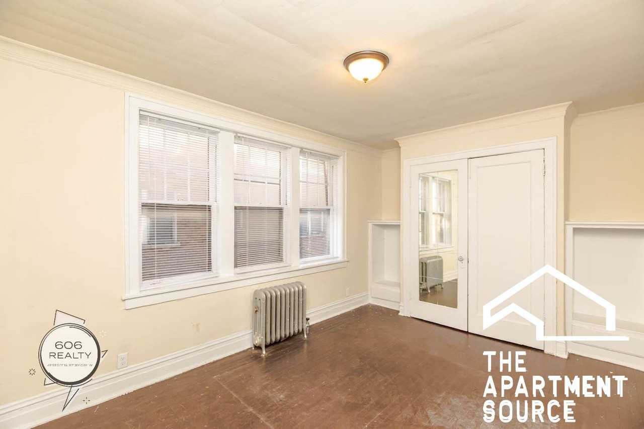 5017 W Cermak Rd #5 - Photo 4 of 8