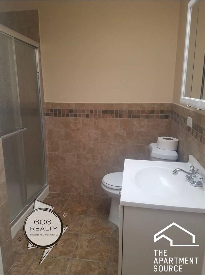 2140 Clarence Ave #1S - Photo 2 of 4