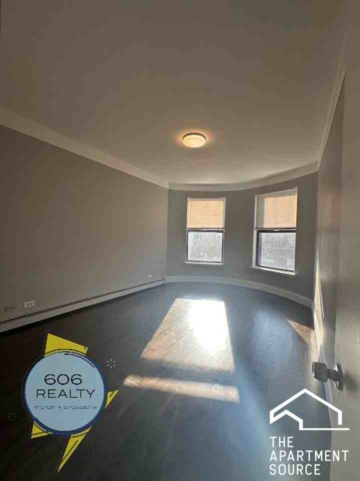 5858 S King Dr #2 - Photo 3 of 11