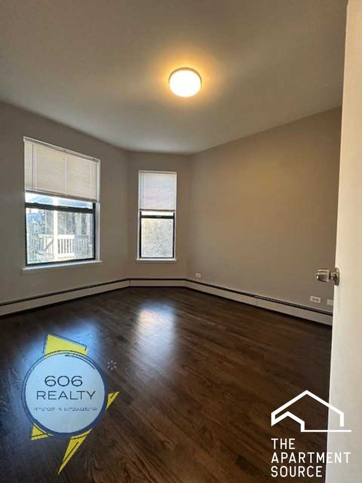 5858 S King Dr #2 - Photo 4 of 11