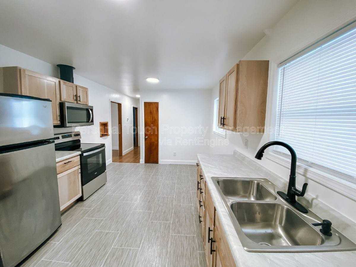 1610 2nd St N - Photo 3 of 10