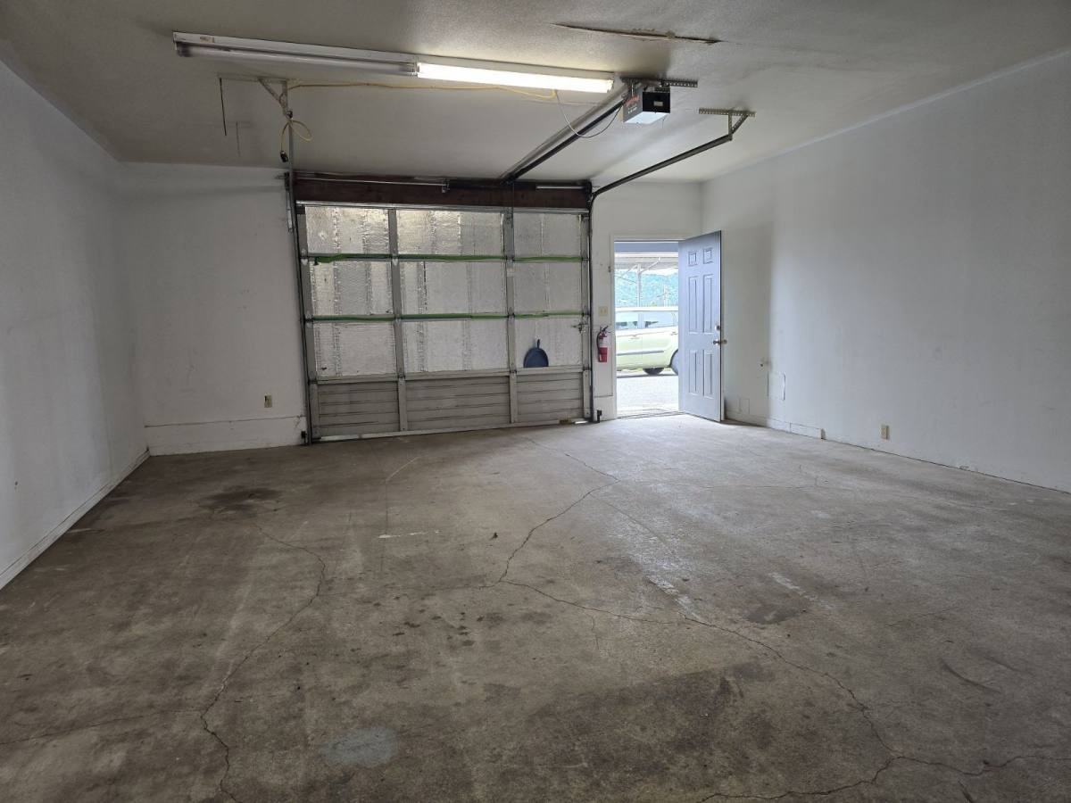 2037 Ne Stephens St - Photo 2 of 10