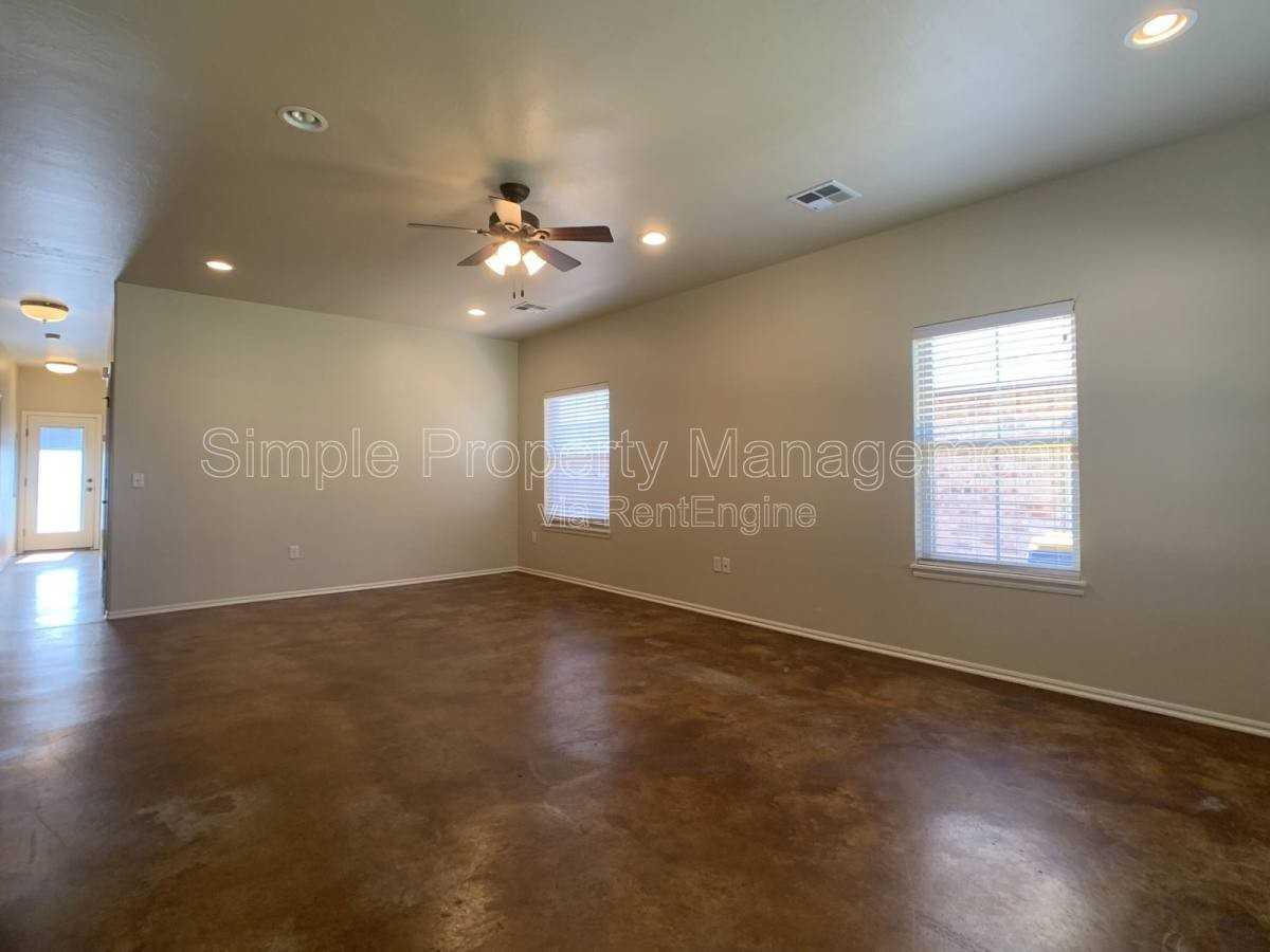 14628 1st St - Photo 3 of 9