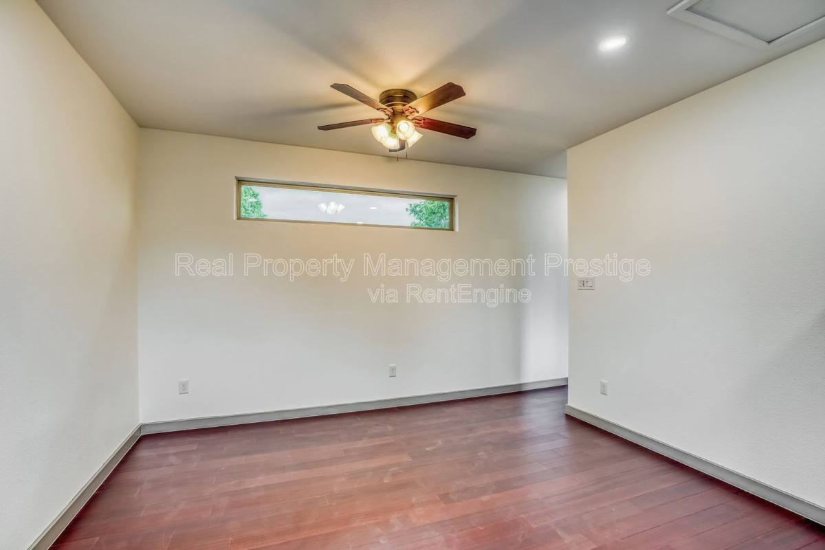 3502 Longwood Dr #B - Photo 2 of 10