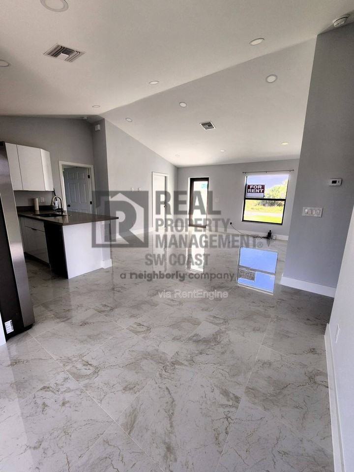 2906 68th St W - Photo 2 of 10