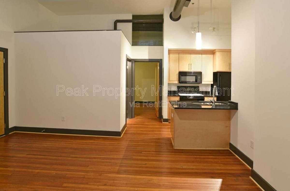 132 N Sycamore St #207 - Photo 3 of 10