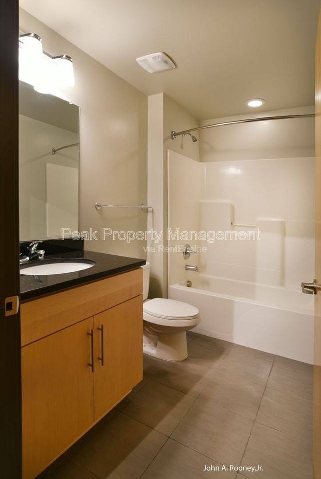 132 N Sycamore St #207 - Photo 5 of 10