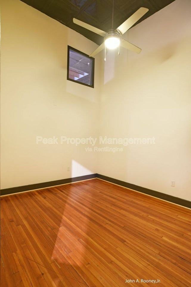 132 N Sycamore St #207 - Photo 6 of 10