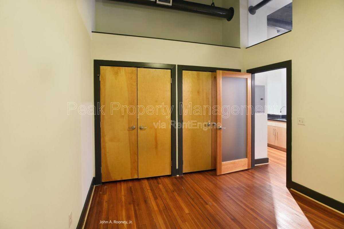 132 N Sycamore St #207 - Photo 7 of 10