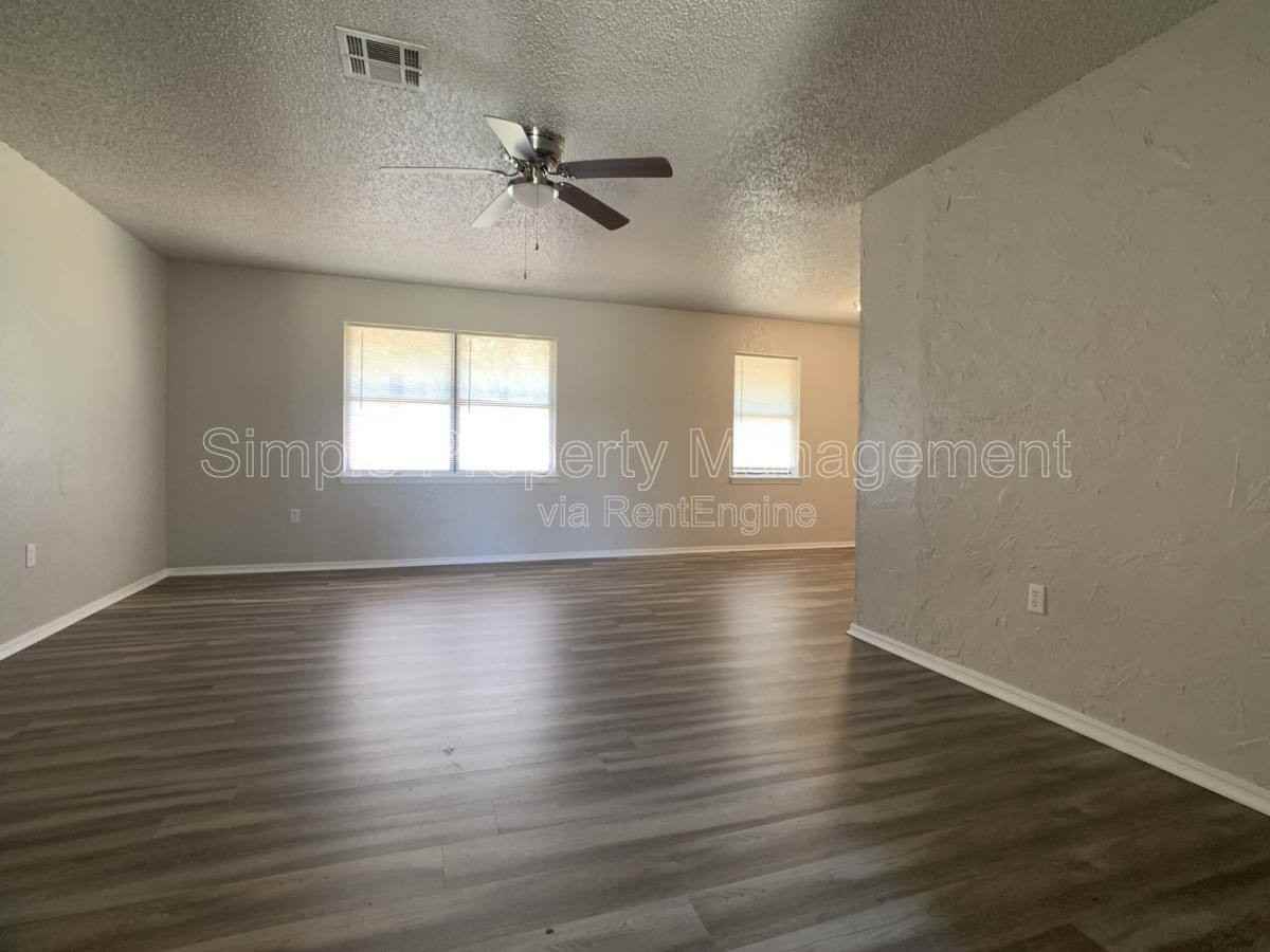 14206 Ne 4th St - Photo 2 of 10