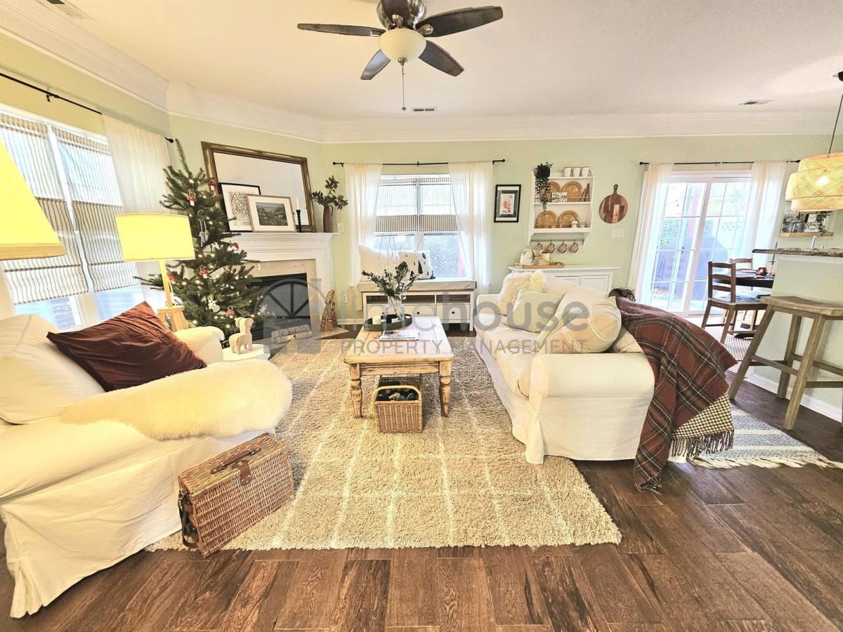 820 Gem Ct - Photo 2 of 10