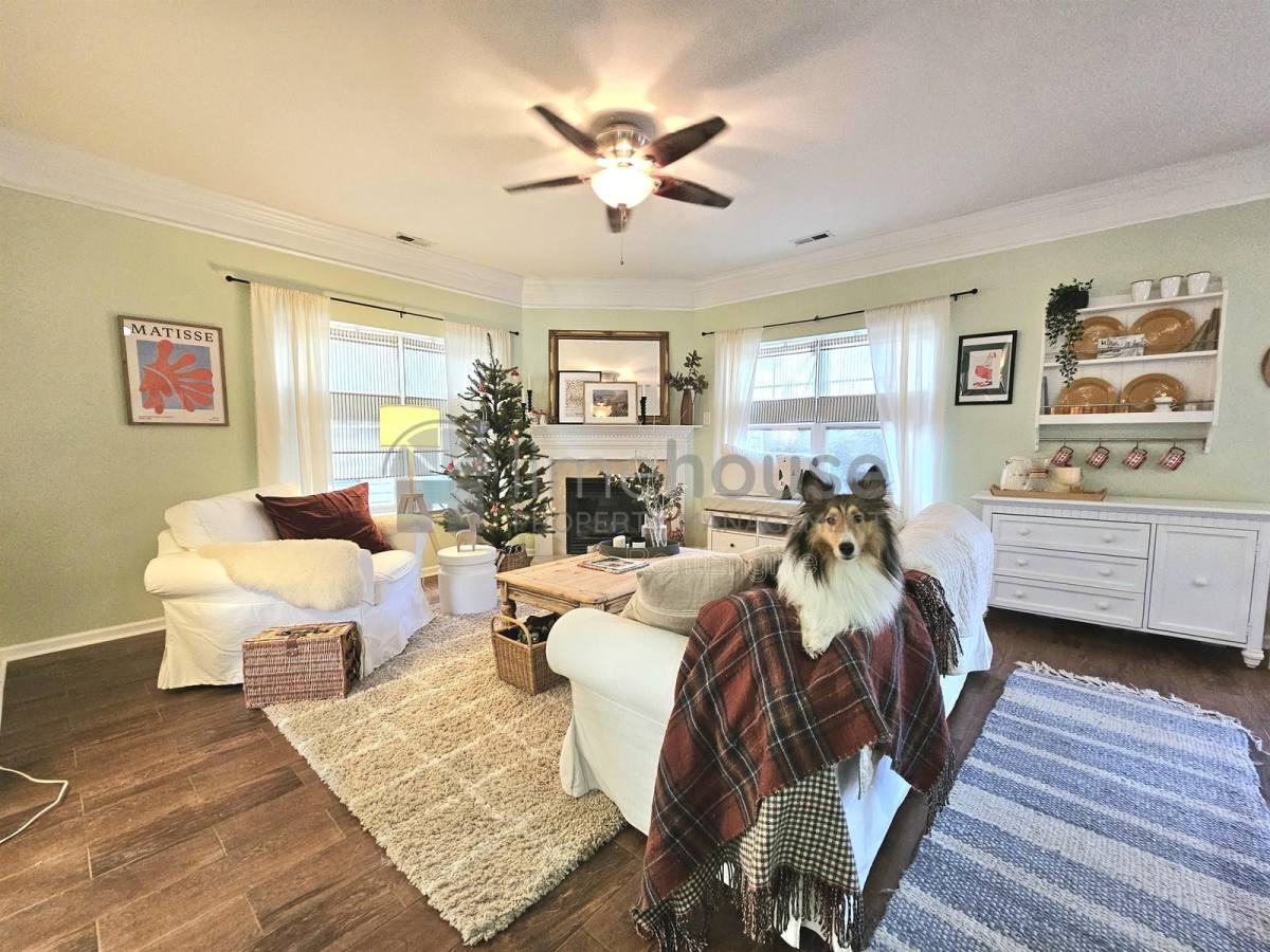 820 Gem Ct - Photo 3 of 10
