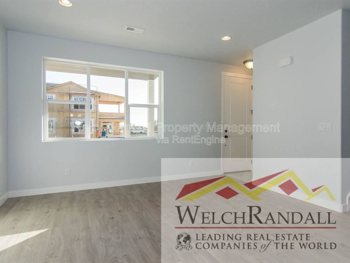 1177 W Jackson Ave - Photo 2 of 10