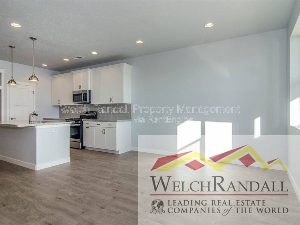 1177 W Jackson Ave - Photo 3 of 10