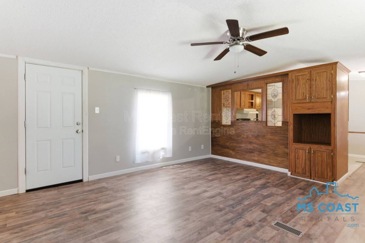 2076 Pine Hill Rd - Photo 3 of 10