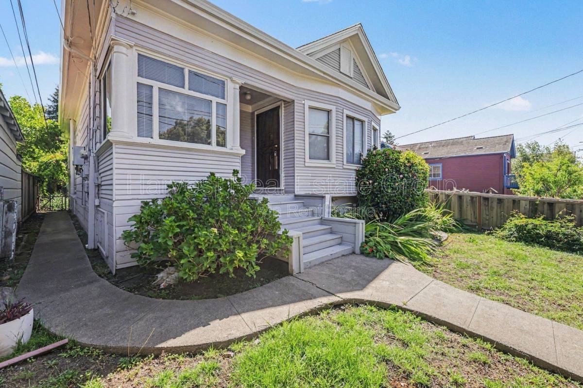 2417 8th St - Photo 2 of 10