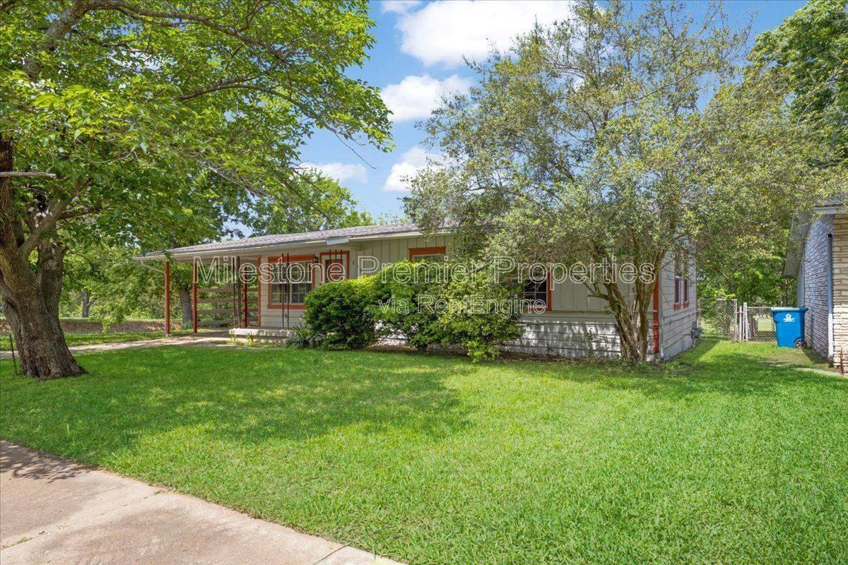 1829 Ridgewood Rd - Photo 3 of 10