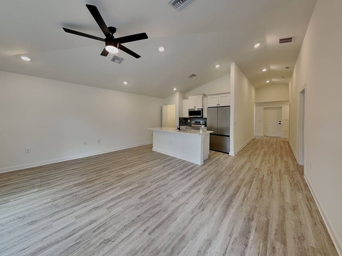 2918 16th St W - Photo 2 of 10