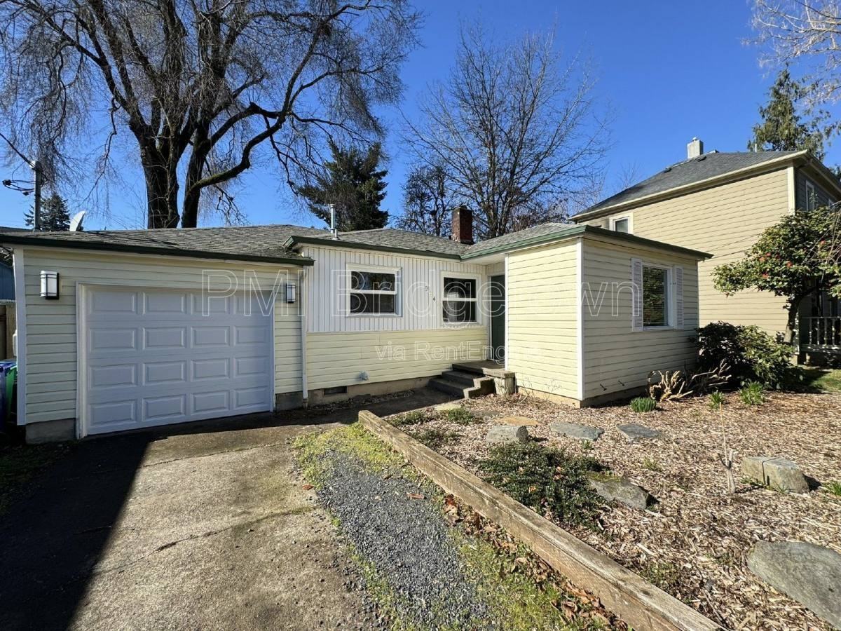 9545 N Hodge Ave - Photo 2 of 10