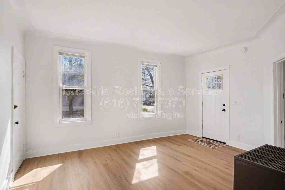 1101 Dayton St Sw - Photo 2 of 10