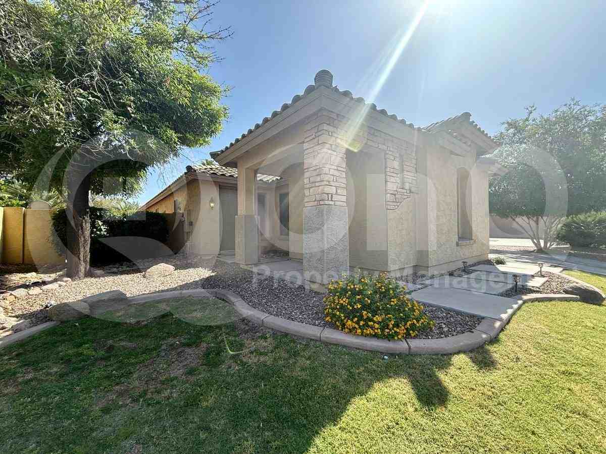2135 E Grand Canyon Dr - Photo 3 of 10