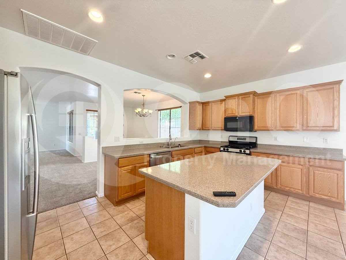 2135 E Grand Canyon Dr - Photo 6 of 10