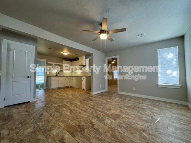 206 W Ercoupe Dr - Photo 3 of 10