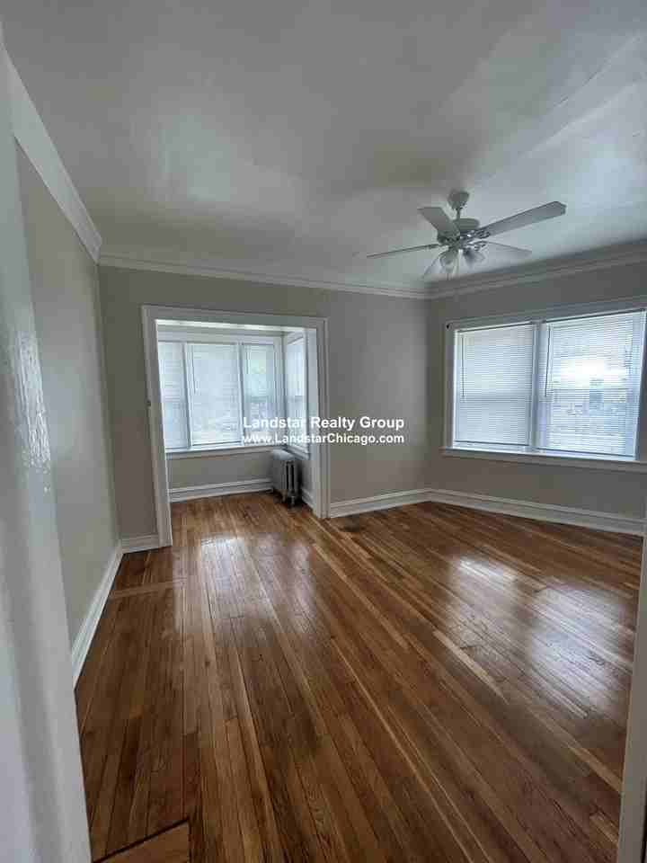 7737 N Sheridan Rd #1 - Photo 3 of 16
