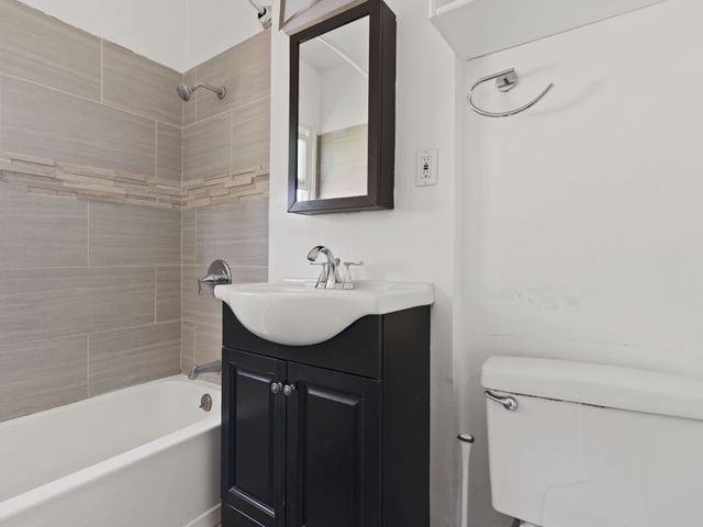 2117 Stewart St - Photo 5 of 6