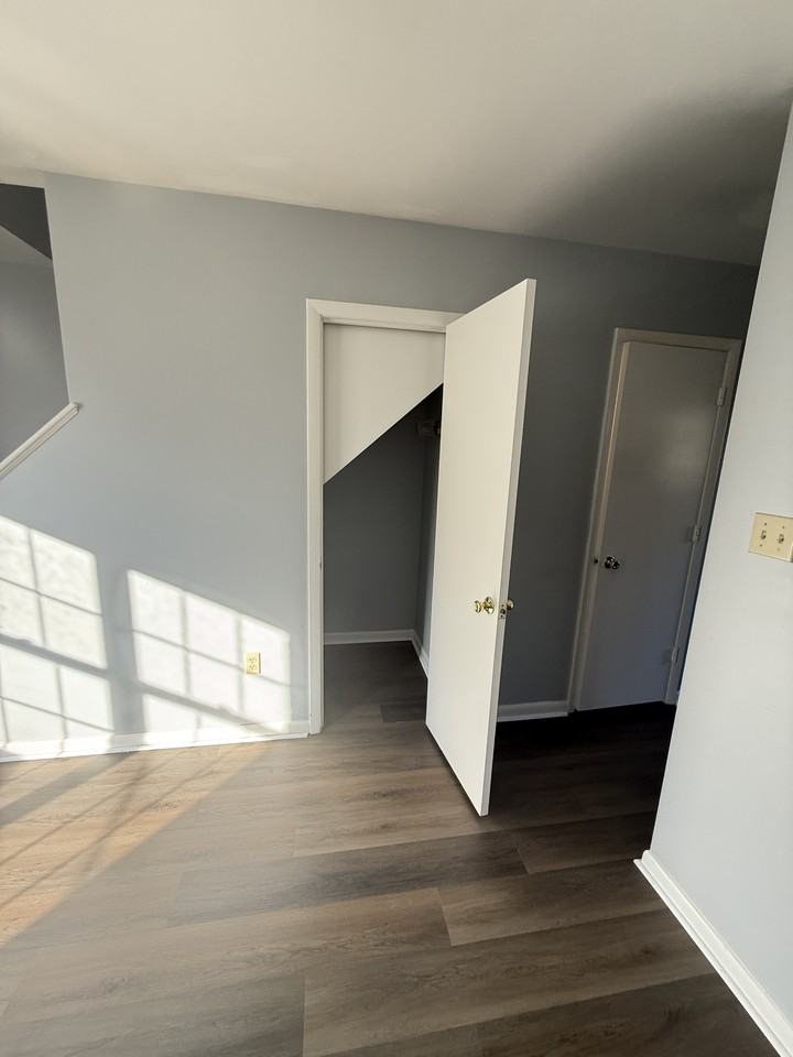 841 Vista View Ln #6-8 - Photo 3 of 17