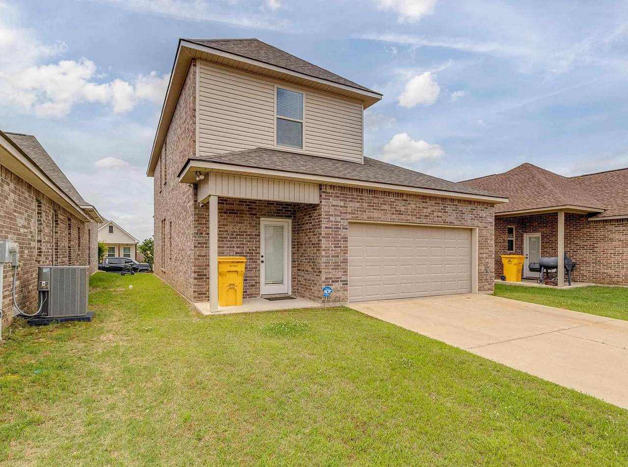 214 Fairhope Dr - Photo 2 of 3