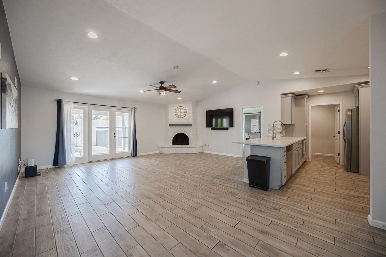 5901 E Friess Dr - Photo 4 of 33